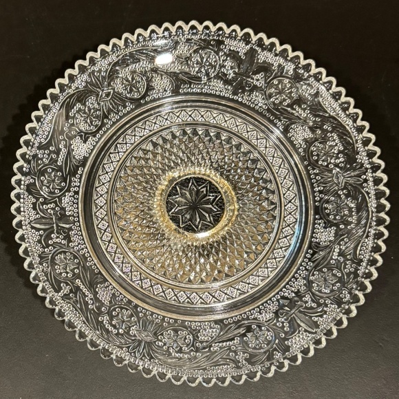 Vgt KIG Indonesia "Fleur de Lis" Glass Trinket Dish w/ Scalloped Rim & Pedestal - Picture 3 of 4